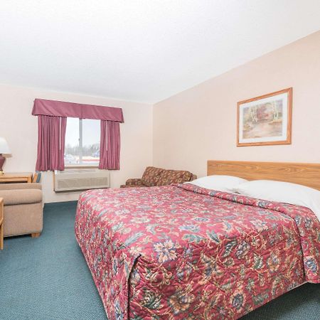 Super 8 By Wyndham Superior Wi Hotel Exterior photo