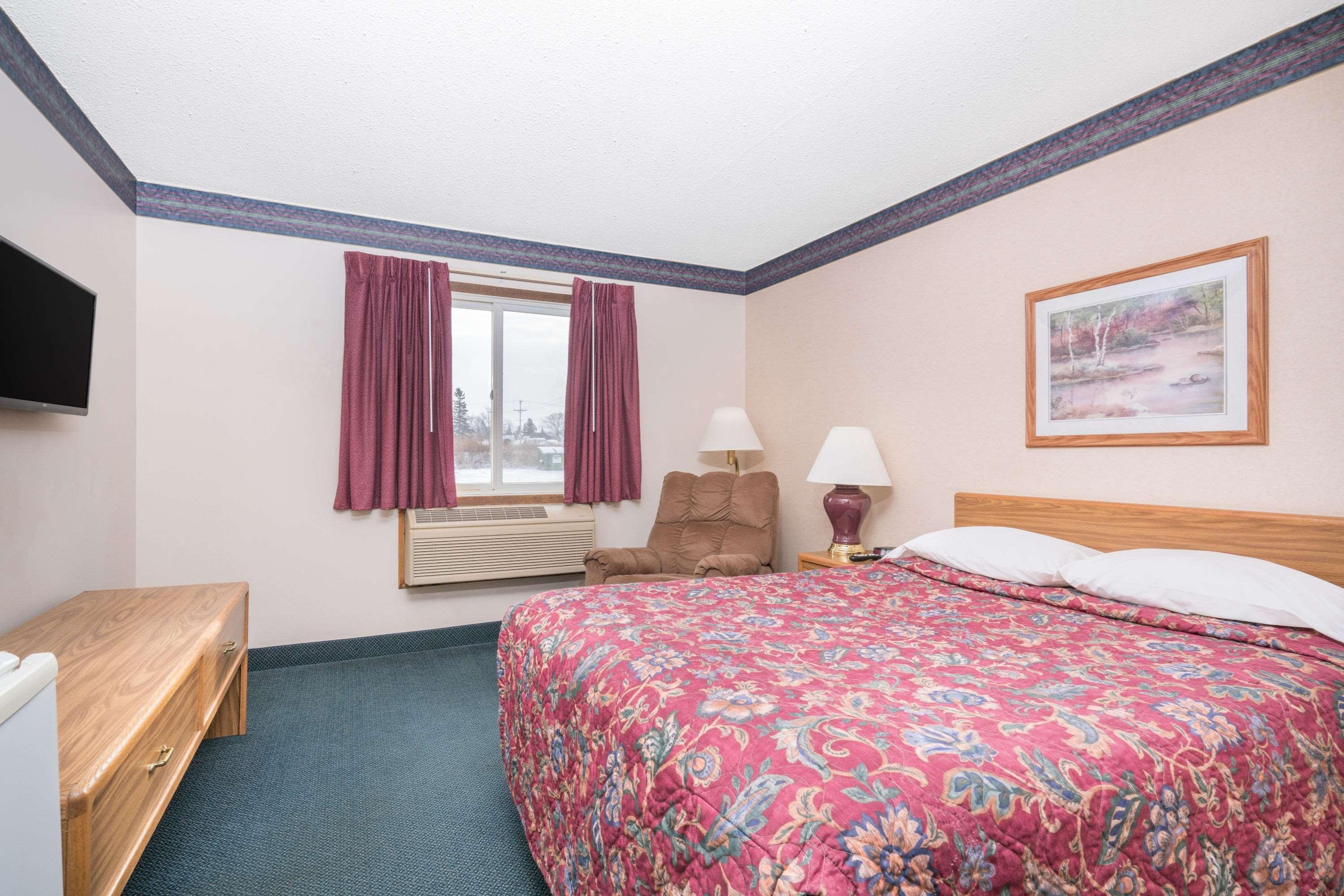 Super 8 By Wyndham Superior Wi Hotel Exterior photo