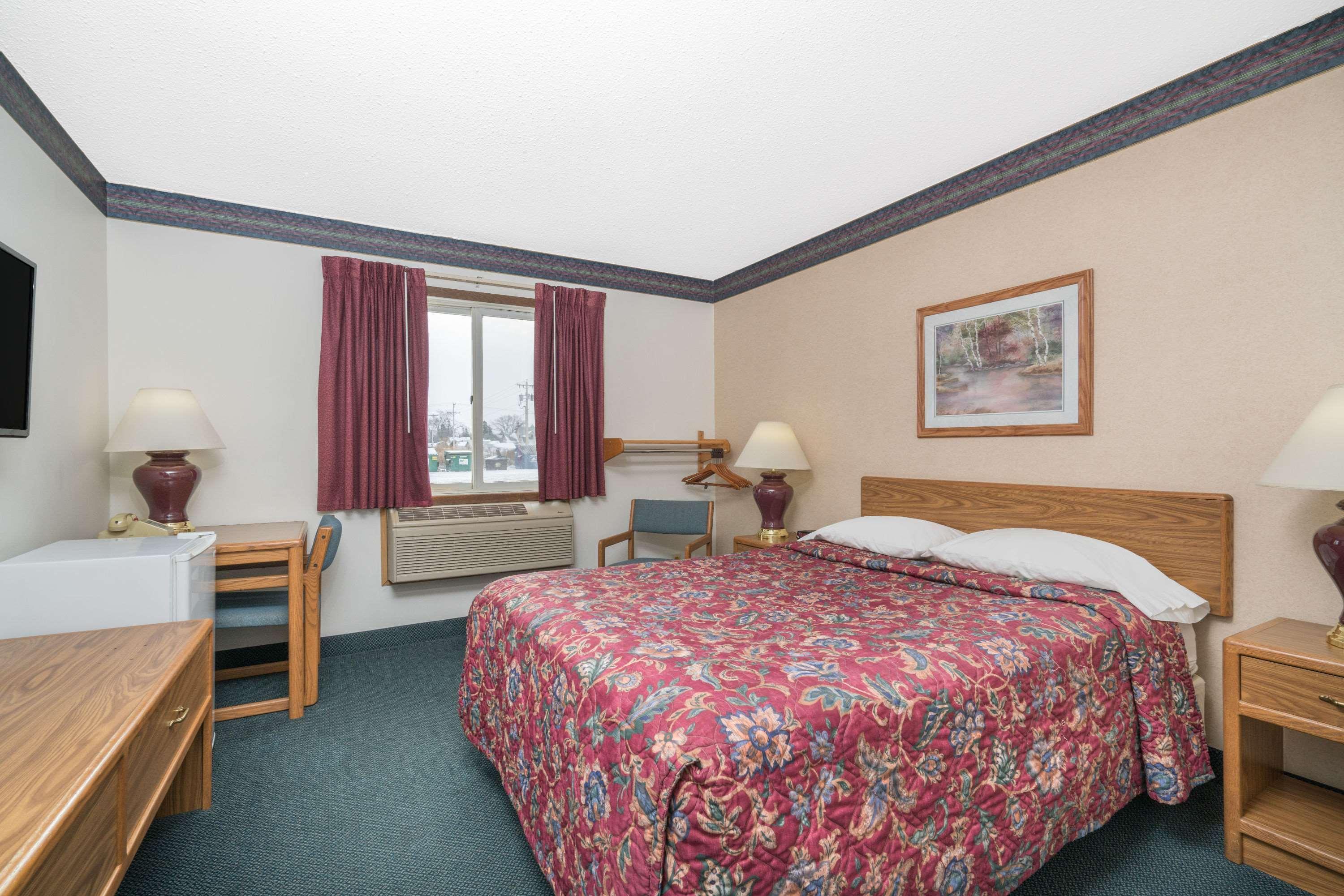 Super 8 By Wyndham Superior Wi Hotel Exterior photo