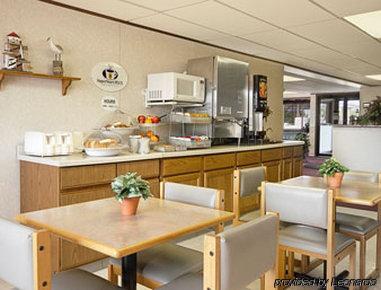 Super 8 By Wyndham Superior Wi Hotel Restaurant photo